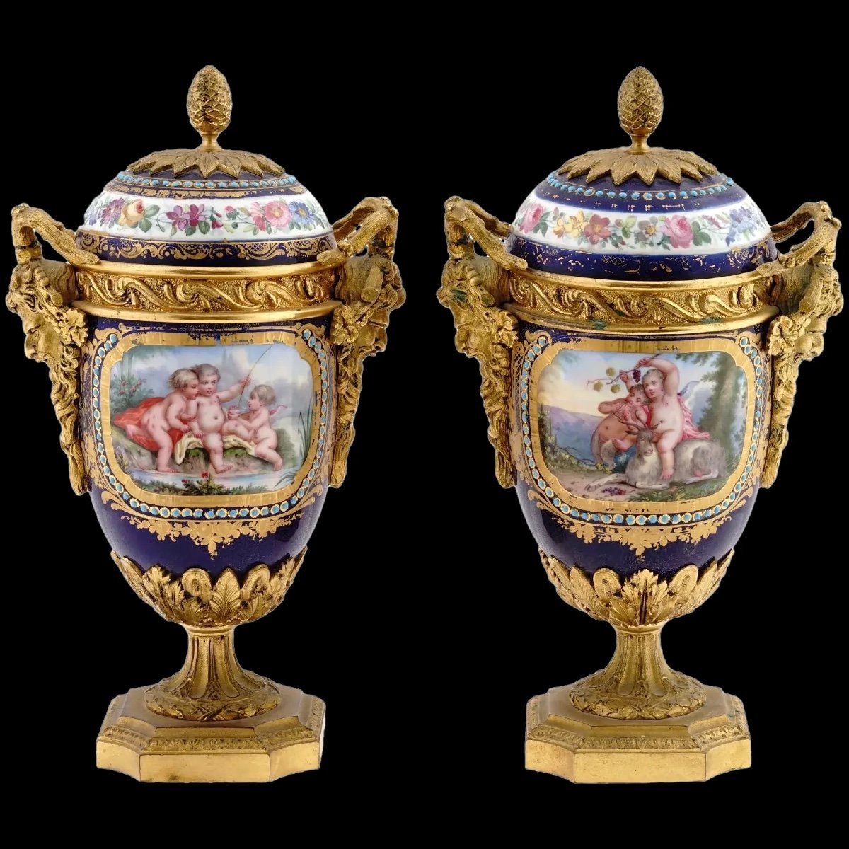Paire de vases en porcelaine de Sèvres française ornés de bronze doré datant de 1880.-photo-8