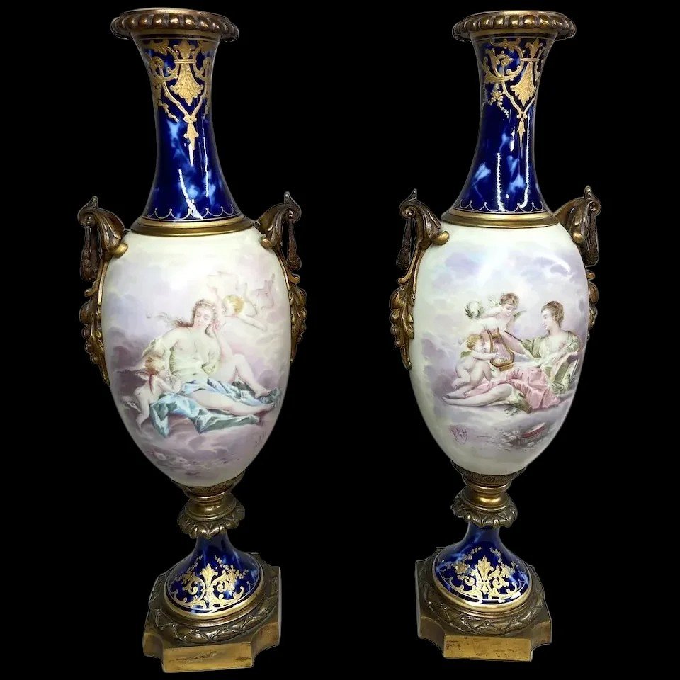 Paire De Grands Vases En Porcelaine De Sèvres, France - Milieu Du 19ème Siècle