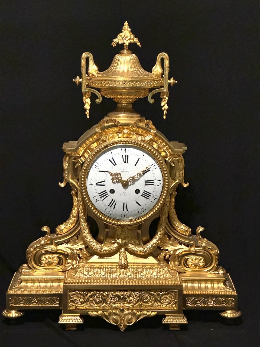 Beautiful  Napoleon III Clock In 19th Century Gilt Bronze: A Masterpiece Of Elegance-photo-7
