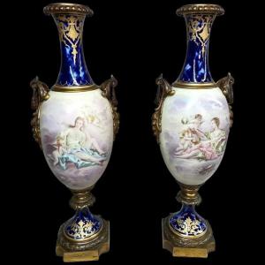 Paire De Grands Vases En Porcelaine De Sèvres, France - Milieu Du 19ème Siècle