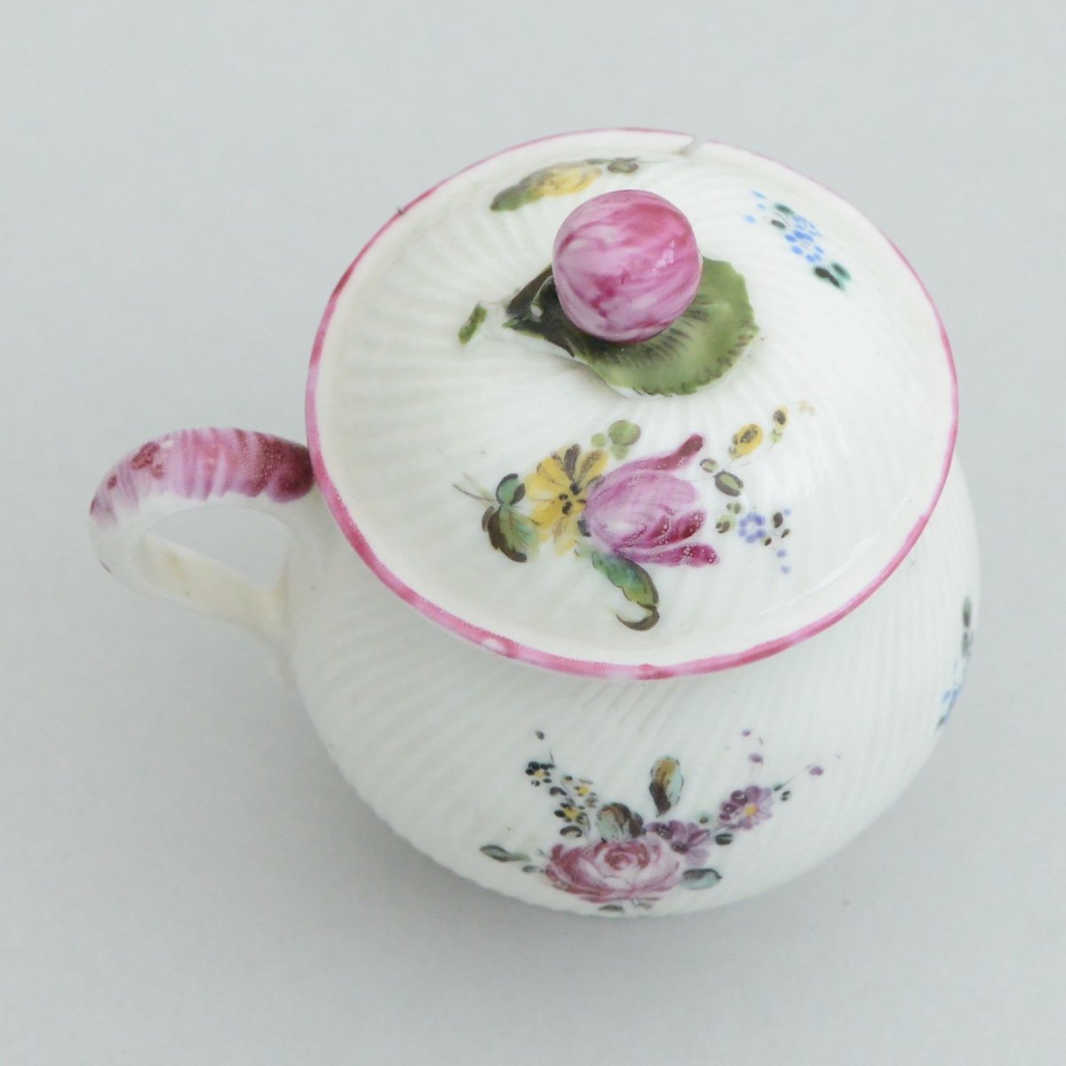 Pot &agrave; Creme En Porcelaine De Mennecy &agrave; Decor Polychrome De Bouquets De Fleurs  XVIII&egrave;me-photo-2