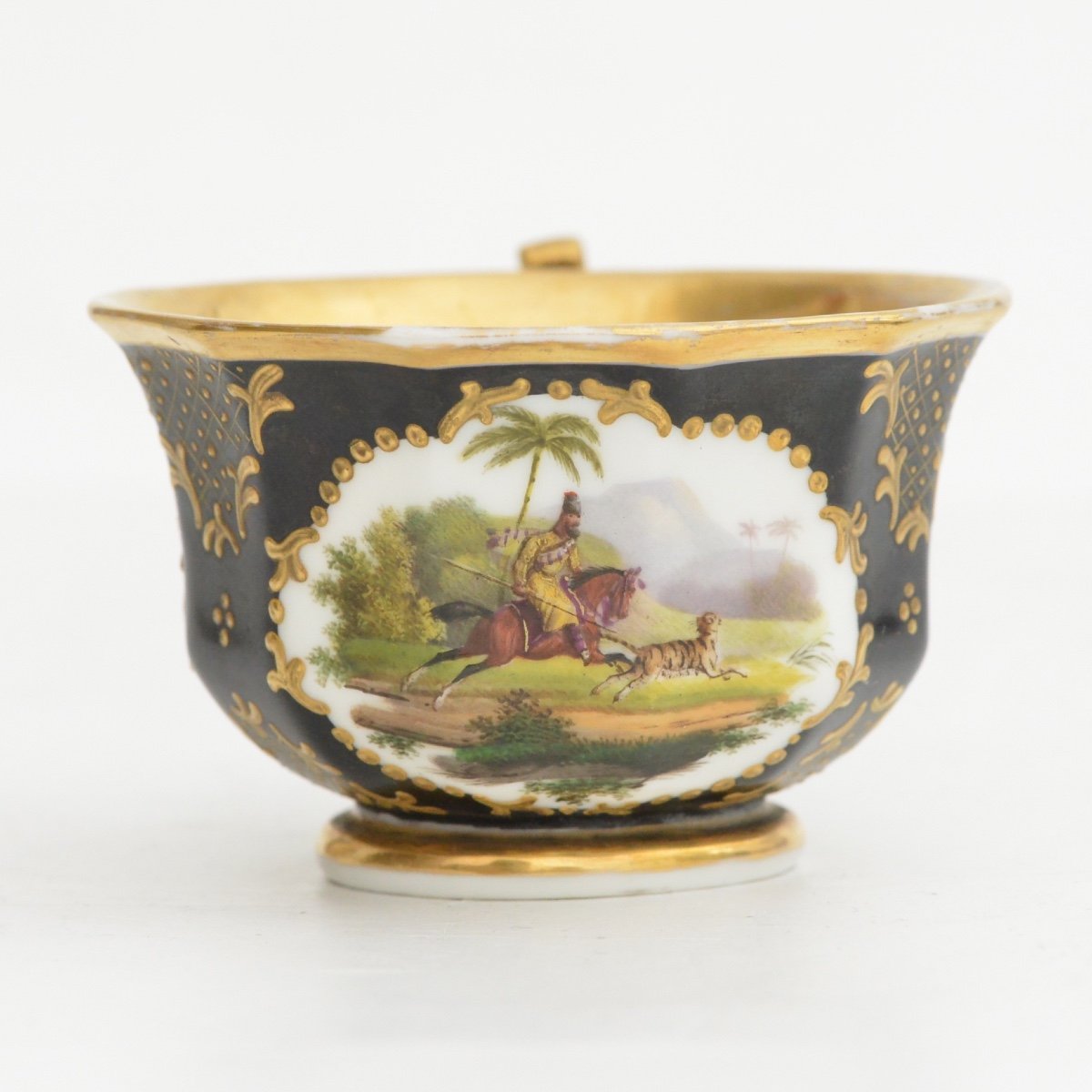 Louis Philippe Porcelain Cup With Hunting Scene Decoration XIXth Century-photo-2