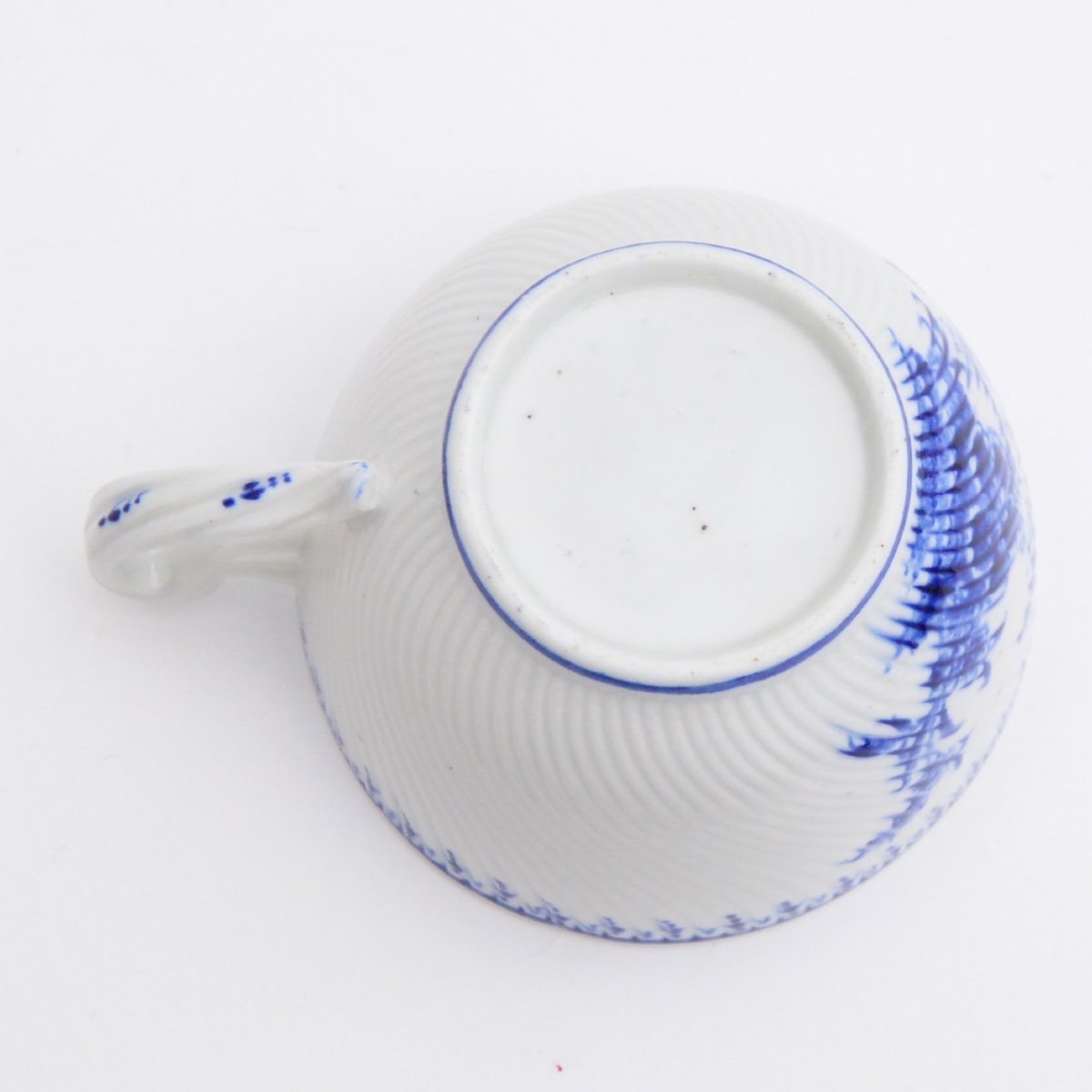 Tasse Basse Et Sous-tasse En Porcelaine Tendre De Tournai Décor Blanc Bleu Ronda Mille Côtes-photo-3