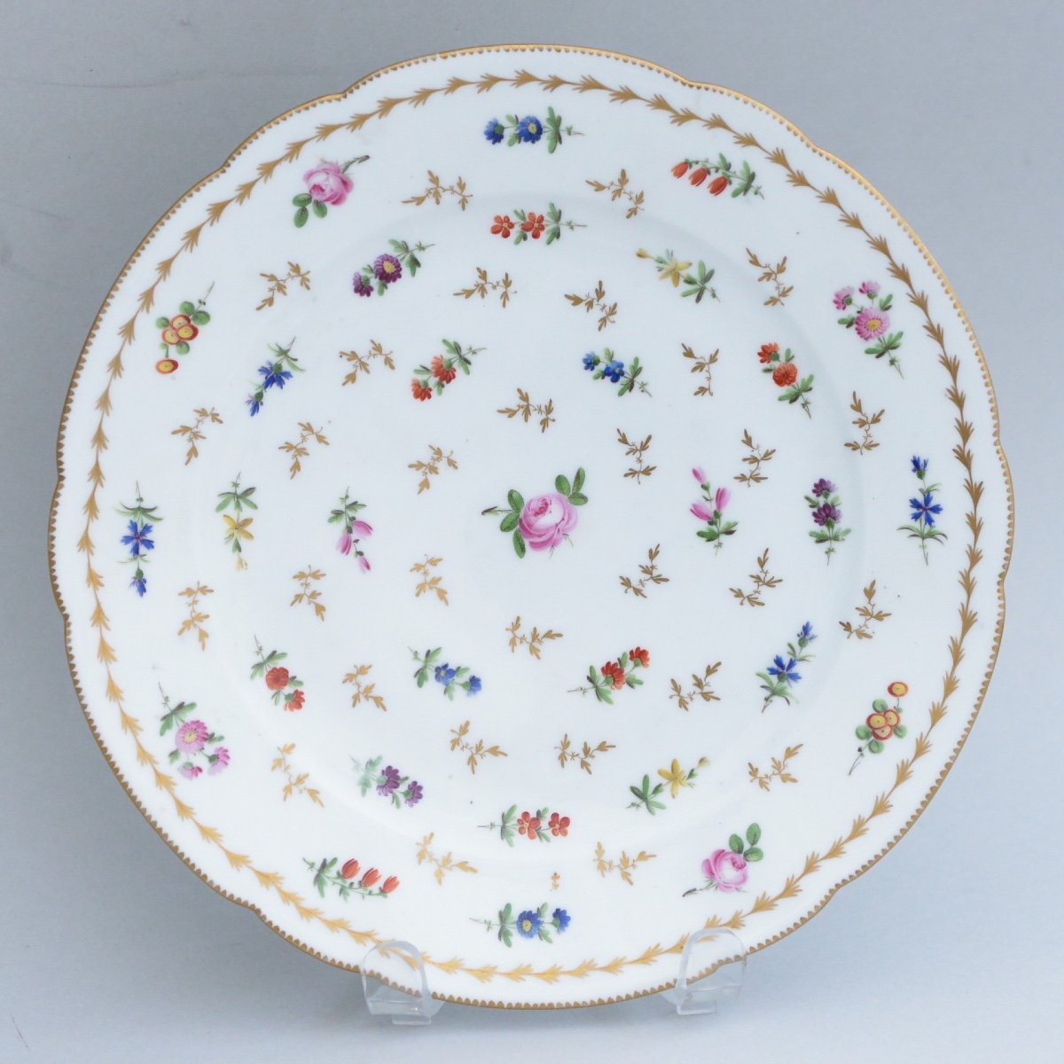 Assiette En Porcelaine &agrave; D&eacute;cor Floral Polychrome Manufacture Dite De Monsieur De Clignancourt