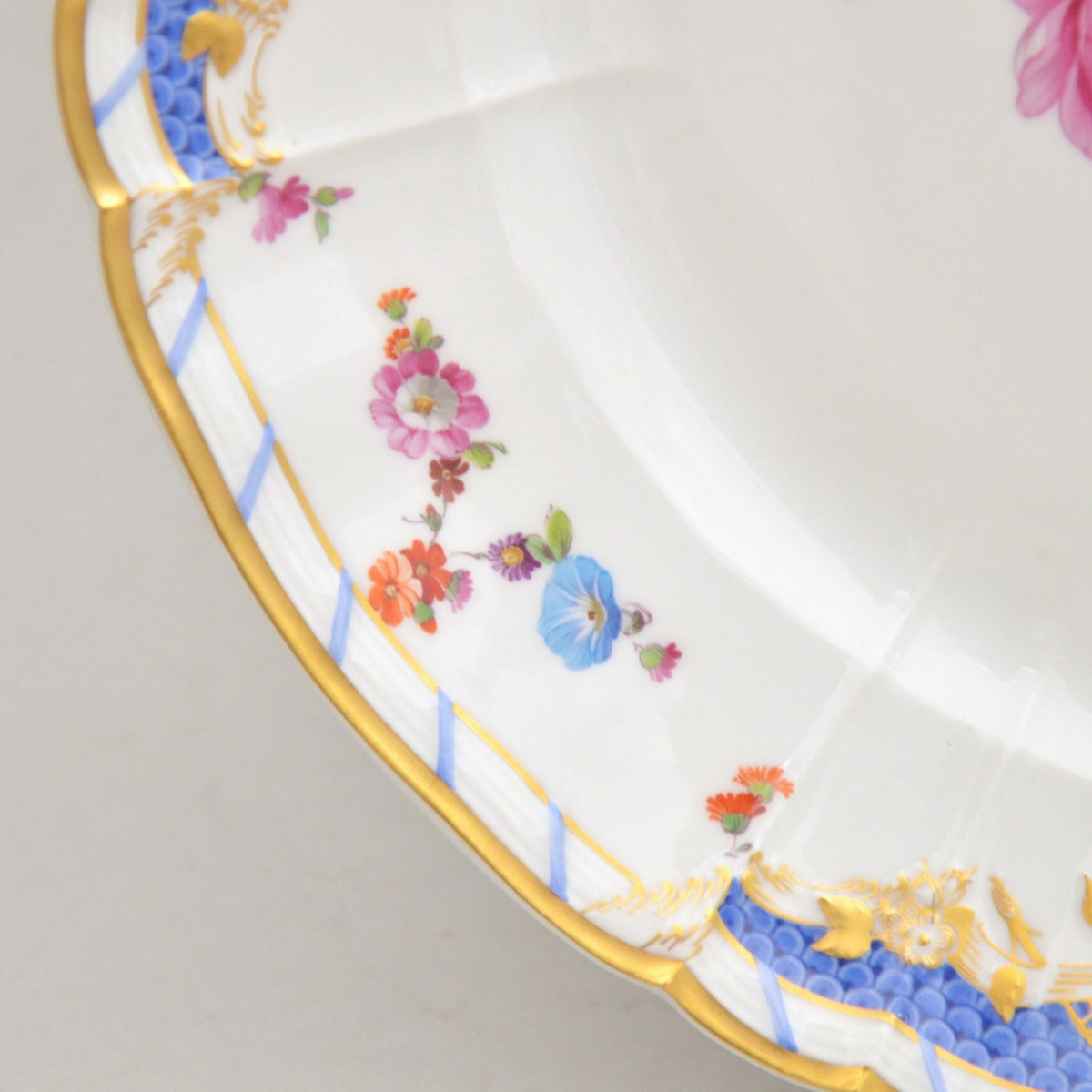 Assiette en porcelaine de Berlin KPM Époque debut XXème-photo-4