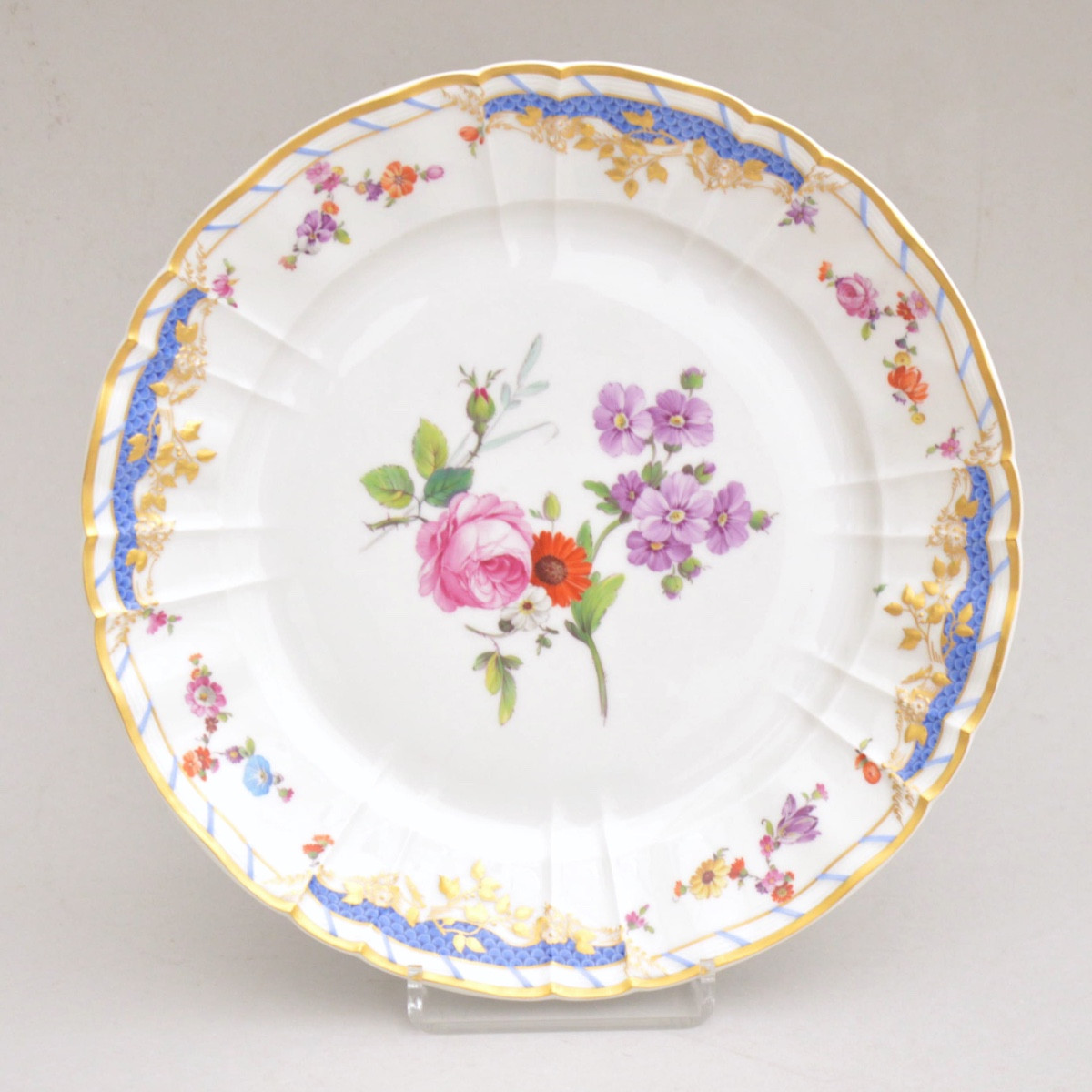 Assiette en porcelaine de Berlin KPM Époque debut XXème