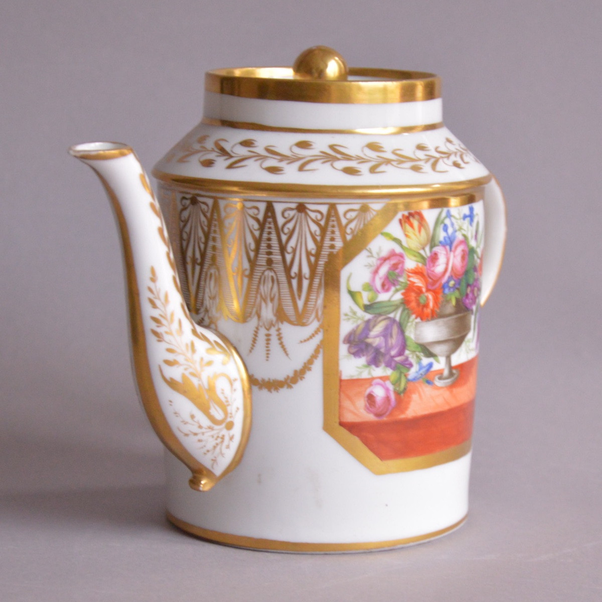 Théière en porcelaine de Paris vers 1810–1820-photo-1