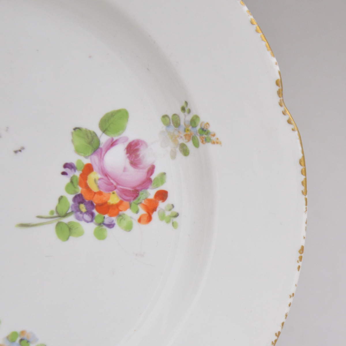 Paris Porcelain Plate, Locre Manufacture, 18th–19th Century – Floral Decoration-photo-1