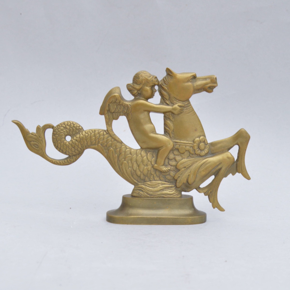 Élément de Gondole Vénitienne En Bronze Représentant Un Putto Sur Hippocampe