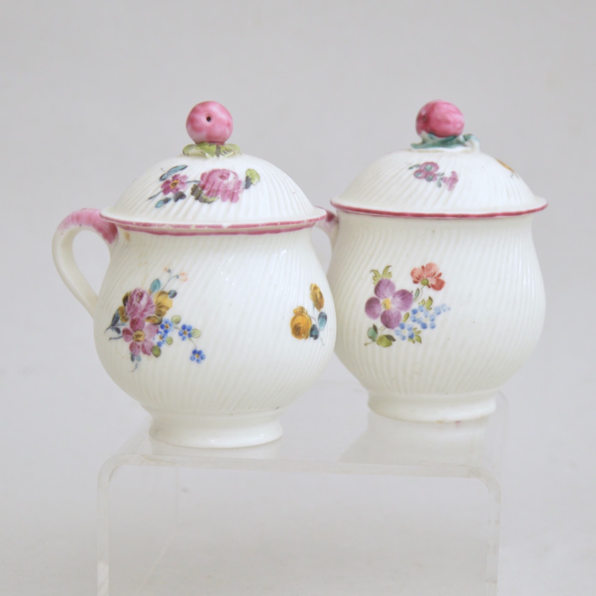 Paire de pots à crème en porcelaine de Mennecy, XVIIIe siècle-photo-4