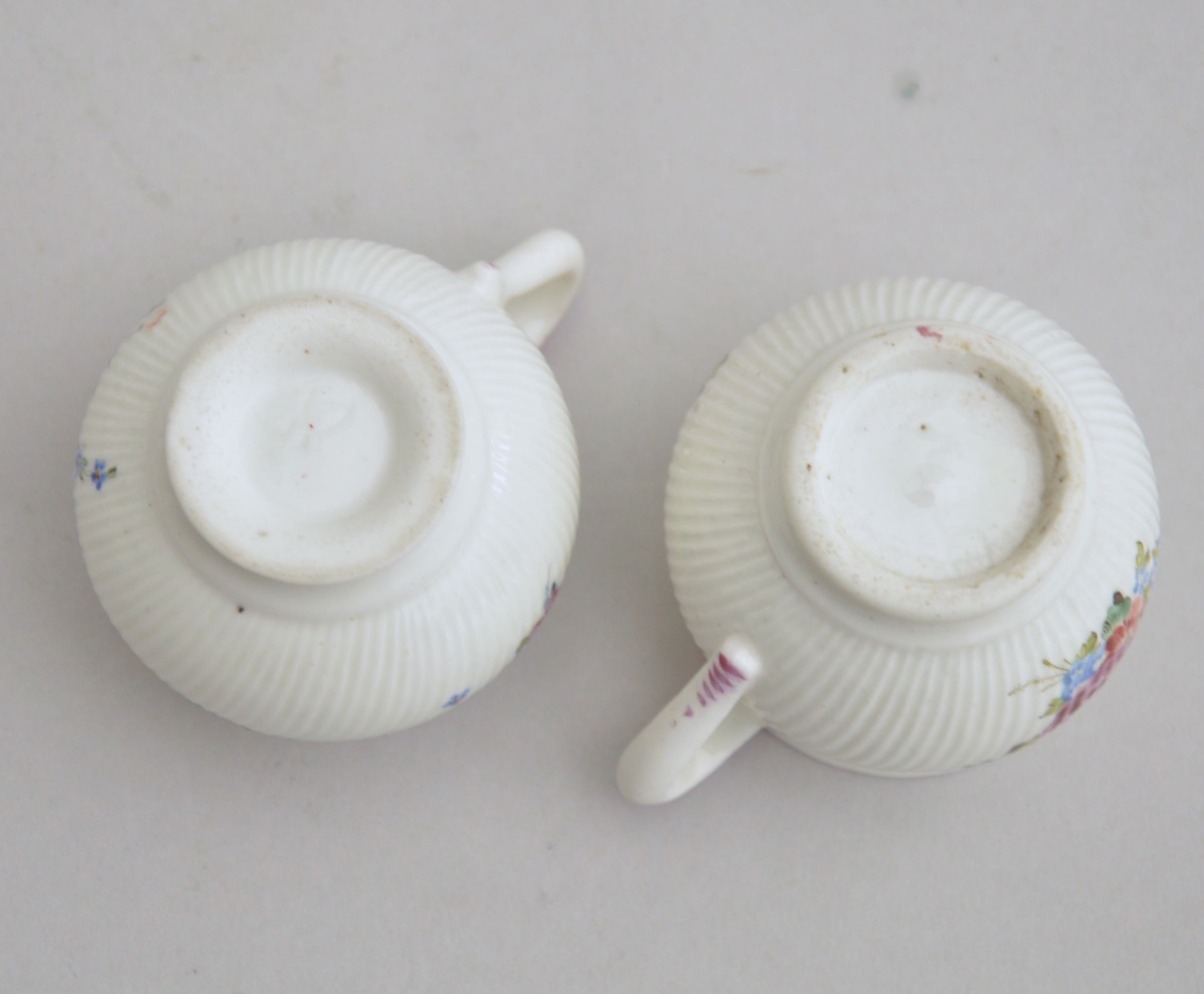 Paire de pots à crème en porcelaine de Mennecy, XVIIIe siècle-photo-3