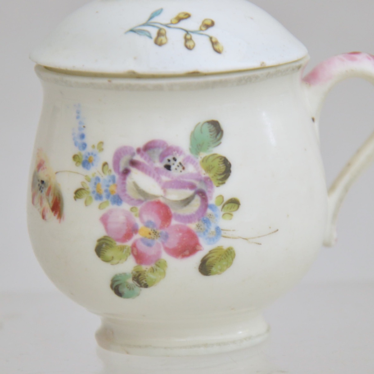 POT À CRÈME EN PORCELAINE TENDRE DE MENNECY, XVIIIe SIÈCLE-photo-2