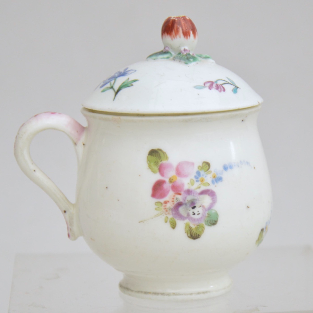 POT À CRÈME EN PORCELAINE TENDRE DE MENNECY, XVIIIe SIÈCLE-photo-3