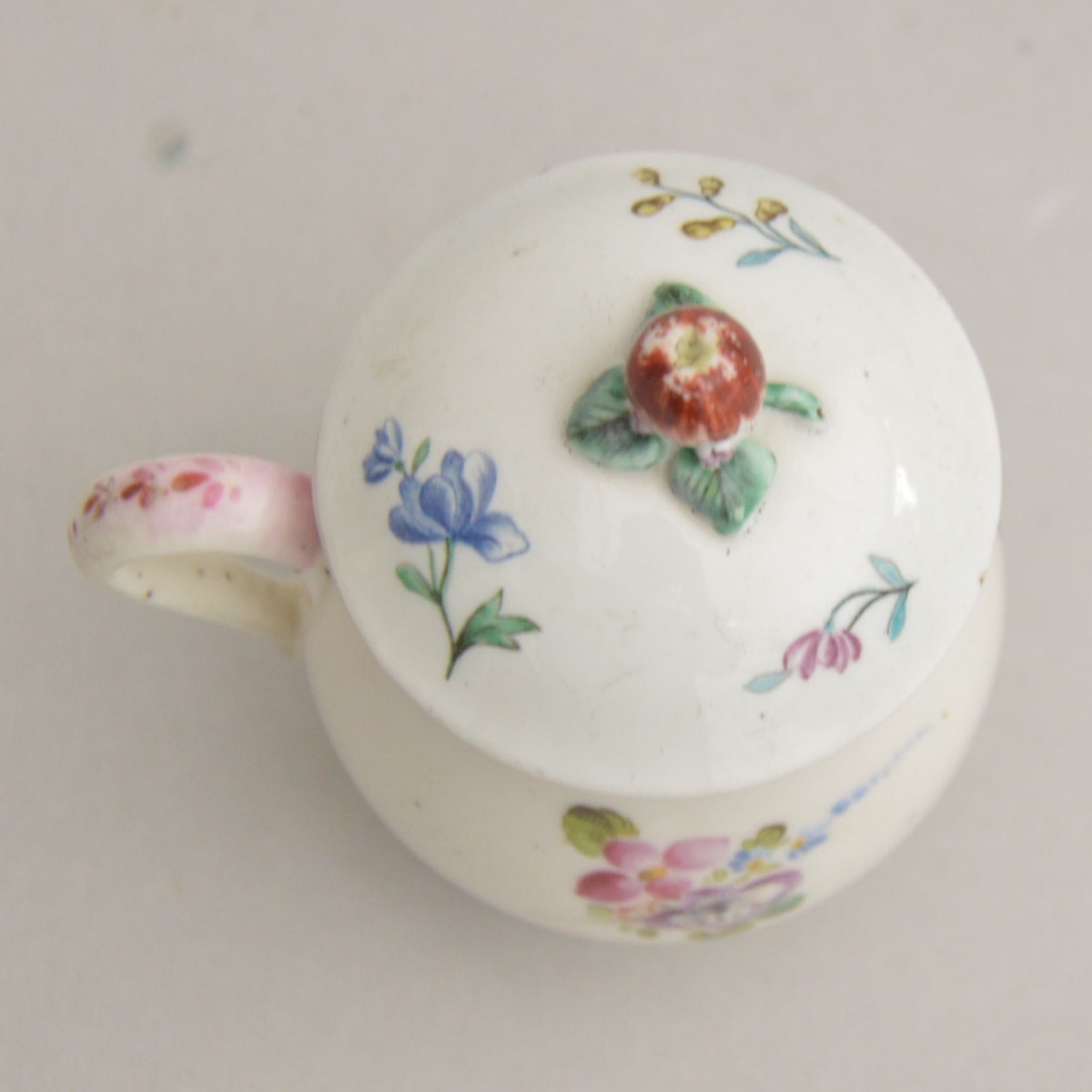 POT À CRÈME EN PORCELAINE TENDRE DE MENNECY, XVIIIe SIÈCLE-photo-1