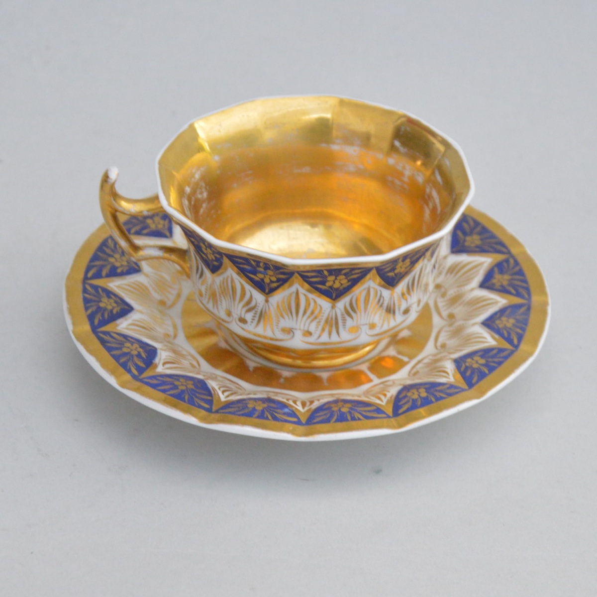 Tasse et sa soucoupe en porcelaine KPM Berlin, première moitié du XIXe siècle-photo-2