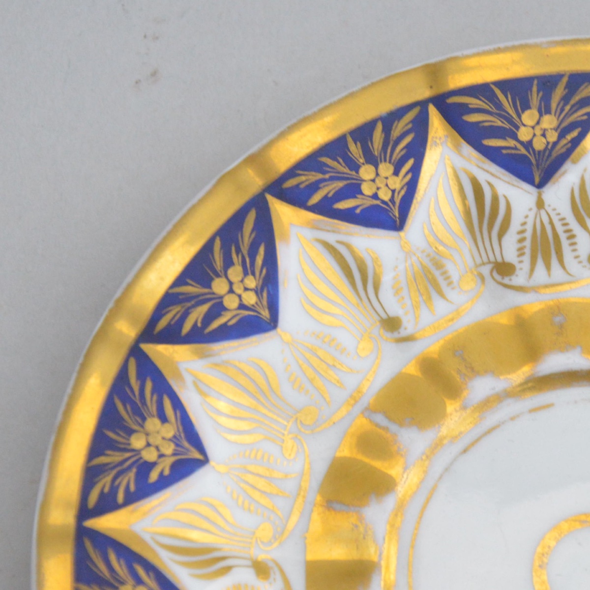 Tasse et sa soucoupe en porcelaine KPM Berlin, première moitié du XIXe siècle-photo-4