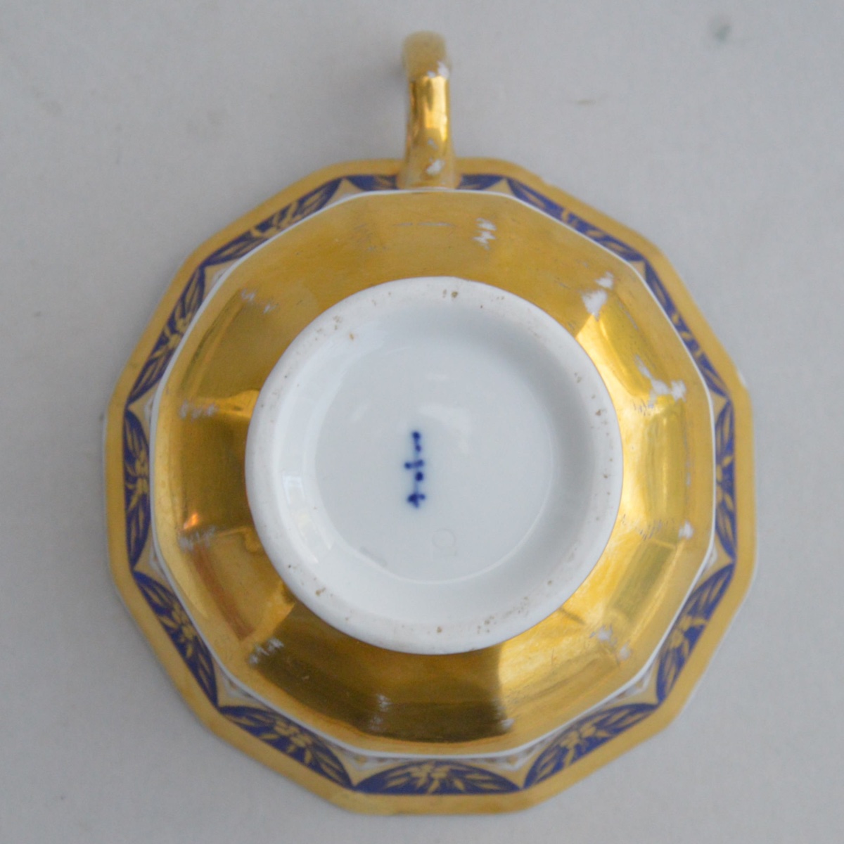 Tasse et sa soucoupe en porcelaine KPM Berlin, première moitié du XIXe siècle-photo-1