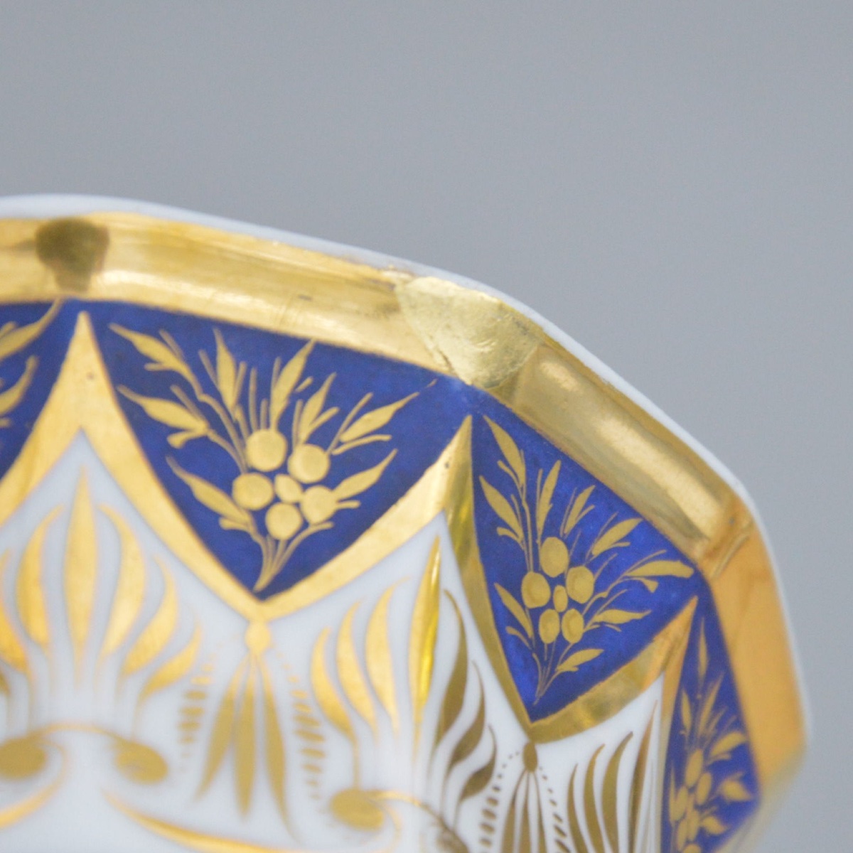Tasse et sa soucoupe en porcelaine KPM Berlin, première moitié du XIXe siècle-photo-4
