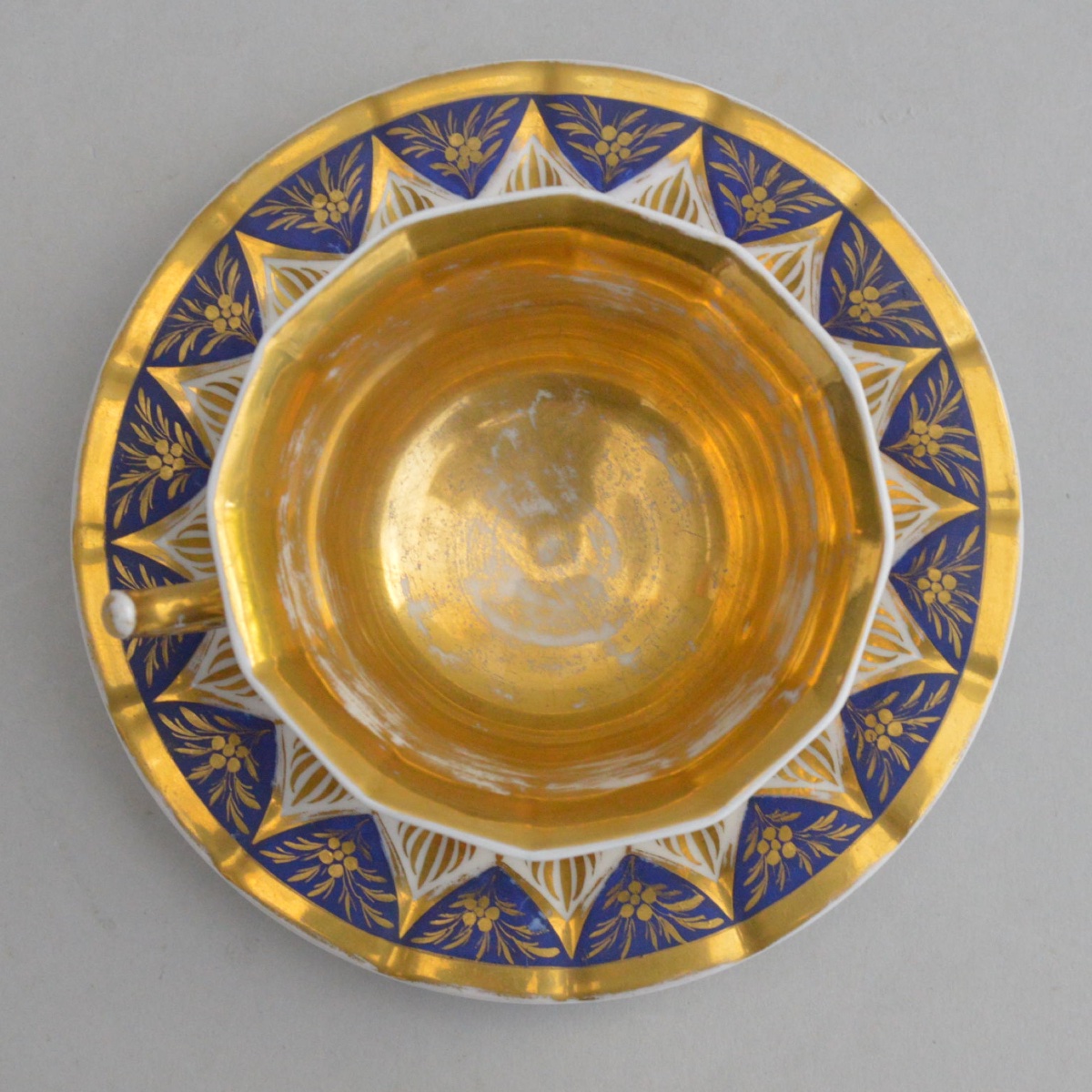 Tasse et sa soucoupe en porcelaine KPM Berlin, première moitié du XIXe siècle-photo-5