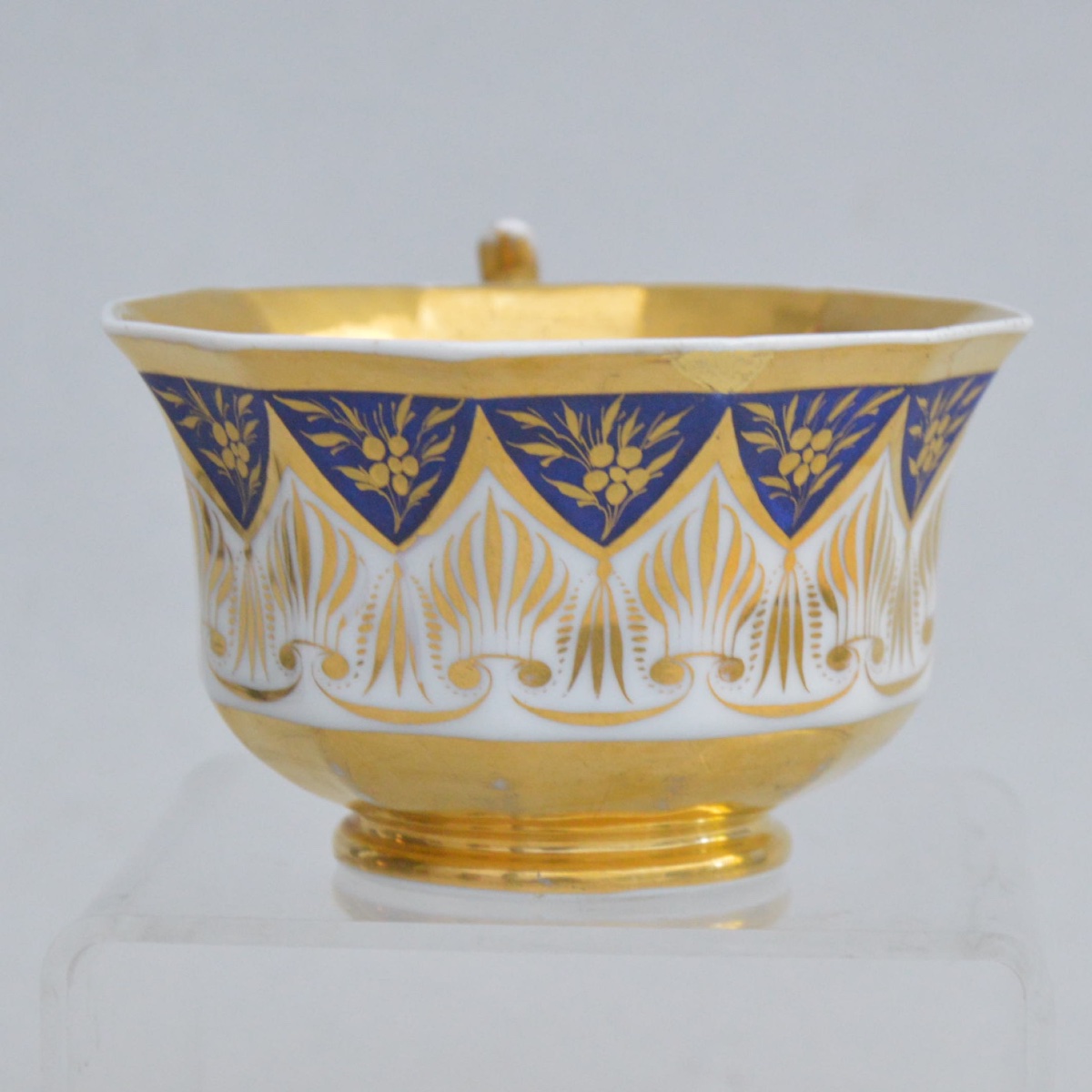 Tasse et sa soucoupe en porcelaine KPM Berlin, première moitié du XIXe siècle-photo-7