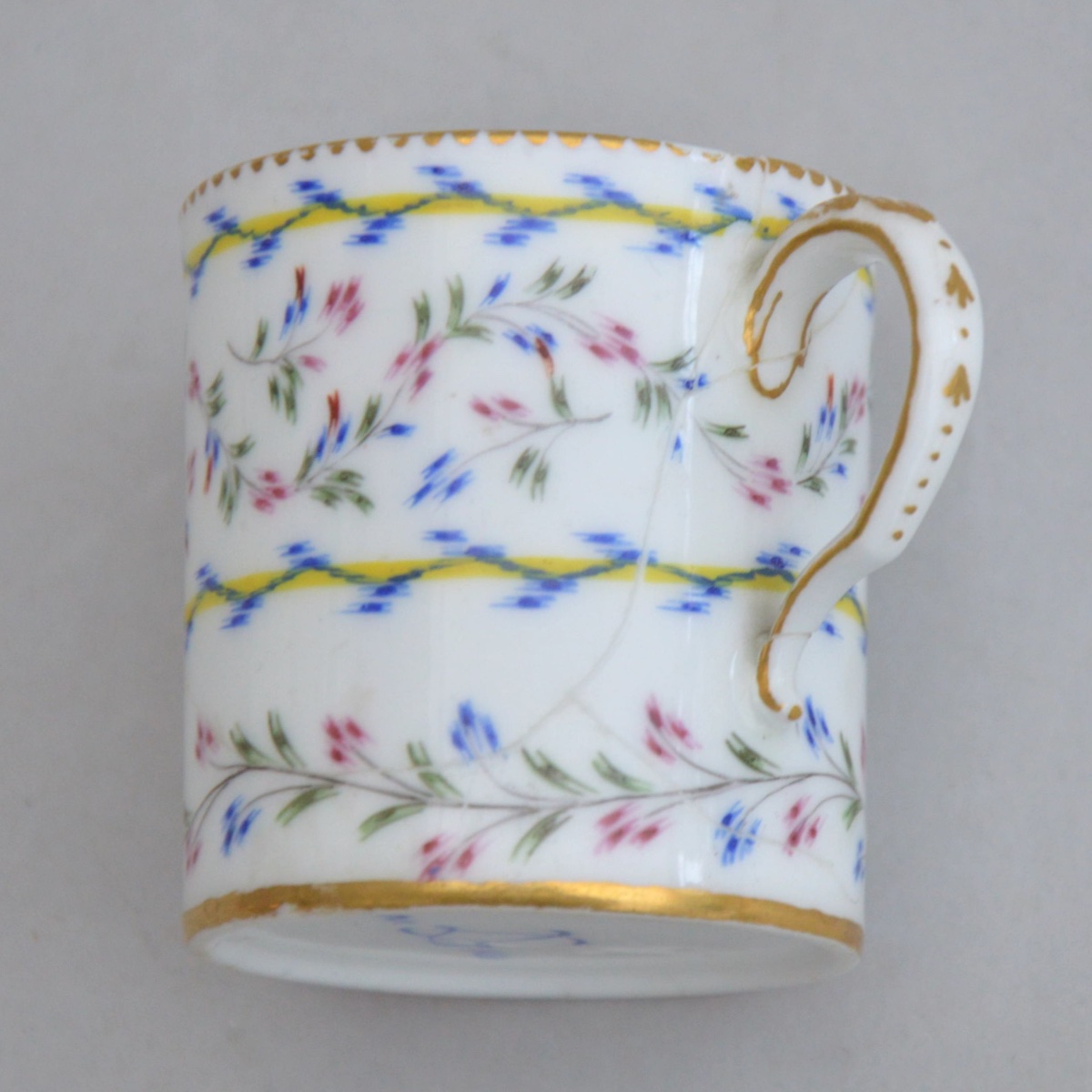 Tasse litron et sa soucoupe de Sèvres, XVIIIe siècle, à décor de guirlandes fleuries polychrome-photo-3