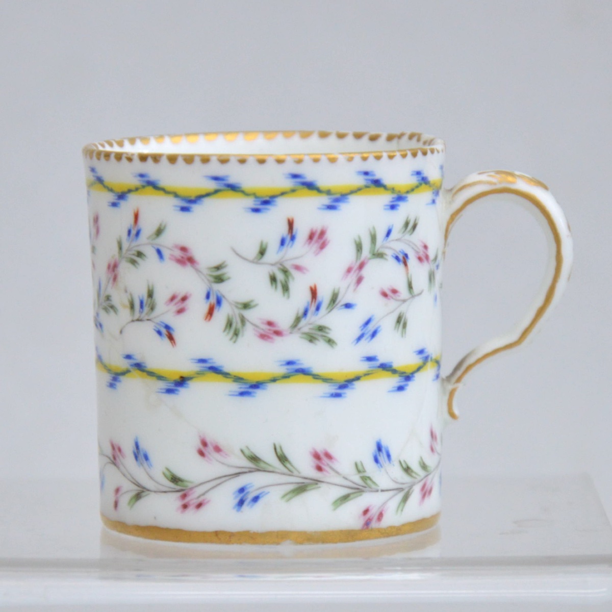 Tasse litron et sa soucoupe de Sèvres, XVIIIe siècle, à décor de guirlandes fleuries polychrome-photo-1