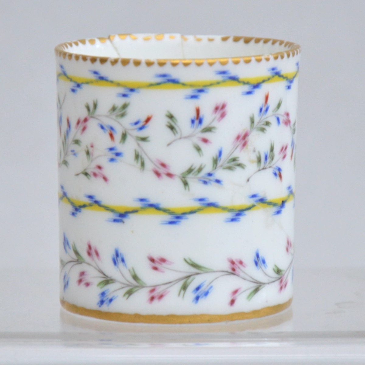 Tasse litron et sa soucoupe de Sèvres, XVIIIe siècle, à décor de guirlandes fleuries polychrome-photo-2
