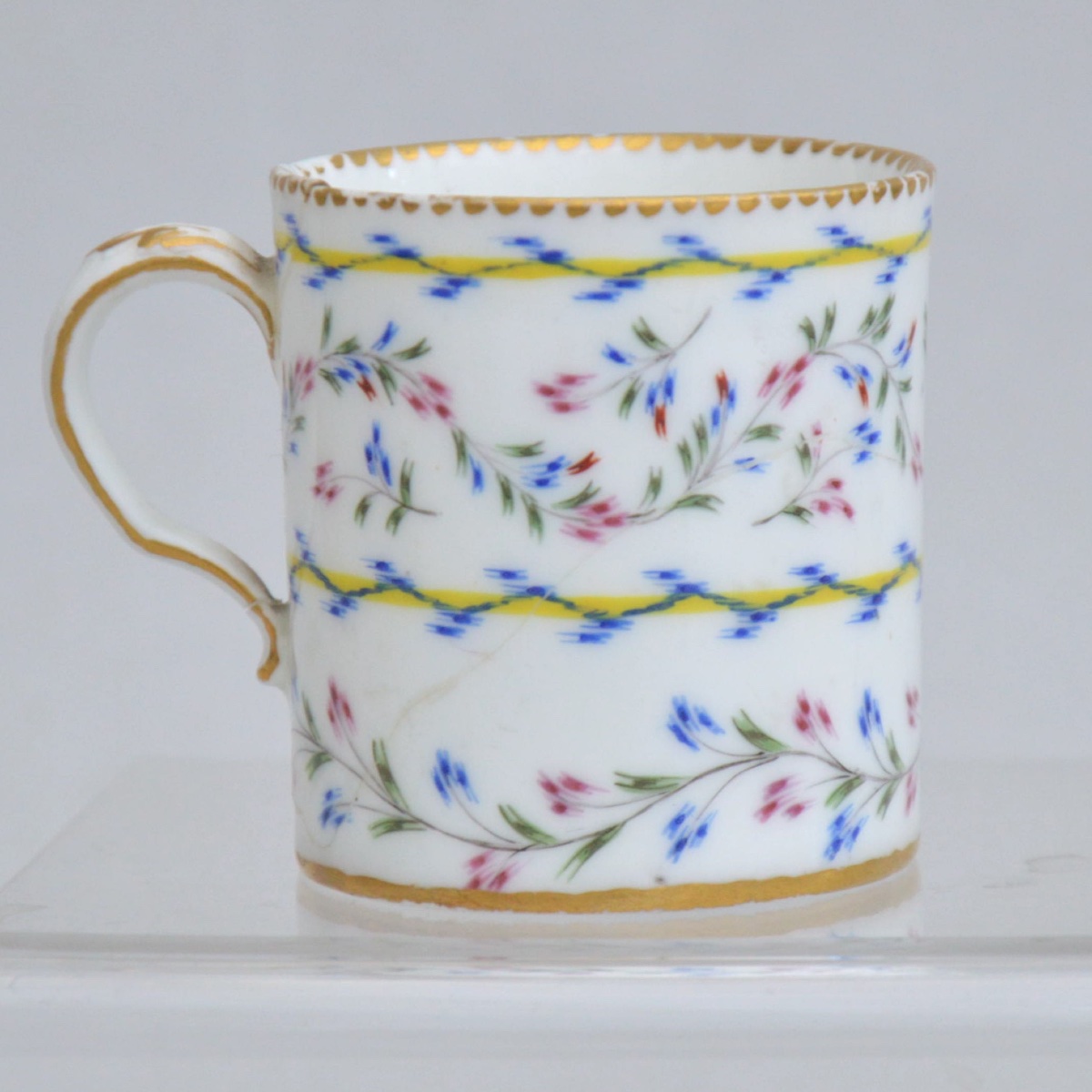 Tasse litron et sa soucoupe de Sèvres, XVIIIe siècle, à décor de guirlandes fleuries polychrome-photo-3