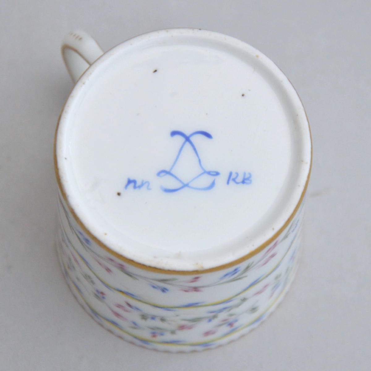 Tasse litron et sa soucoupe de Sèvres, XVIIIe siècle, à décor de guirlandes fleuries polychrome-photo-4