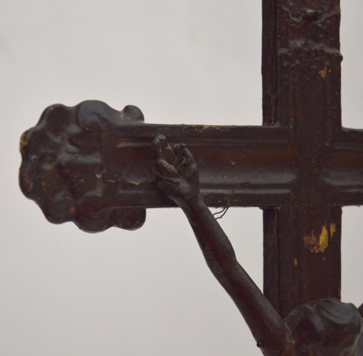 Grand crucifix de table en bois sculpté, style baroque, XVIIe–XVIIIe siècle-photo-4