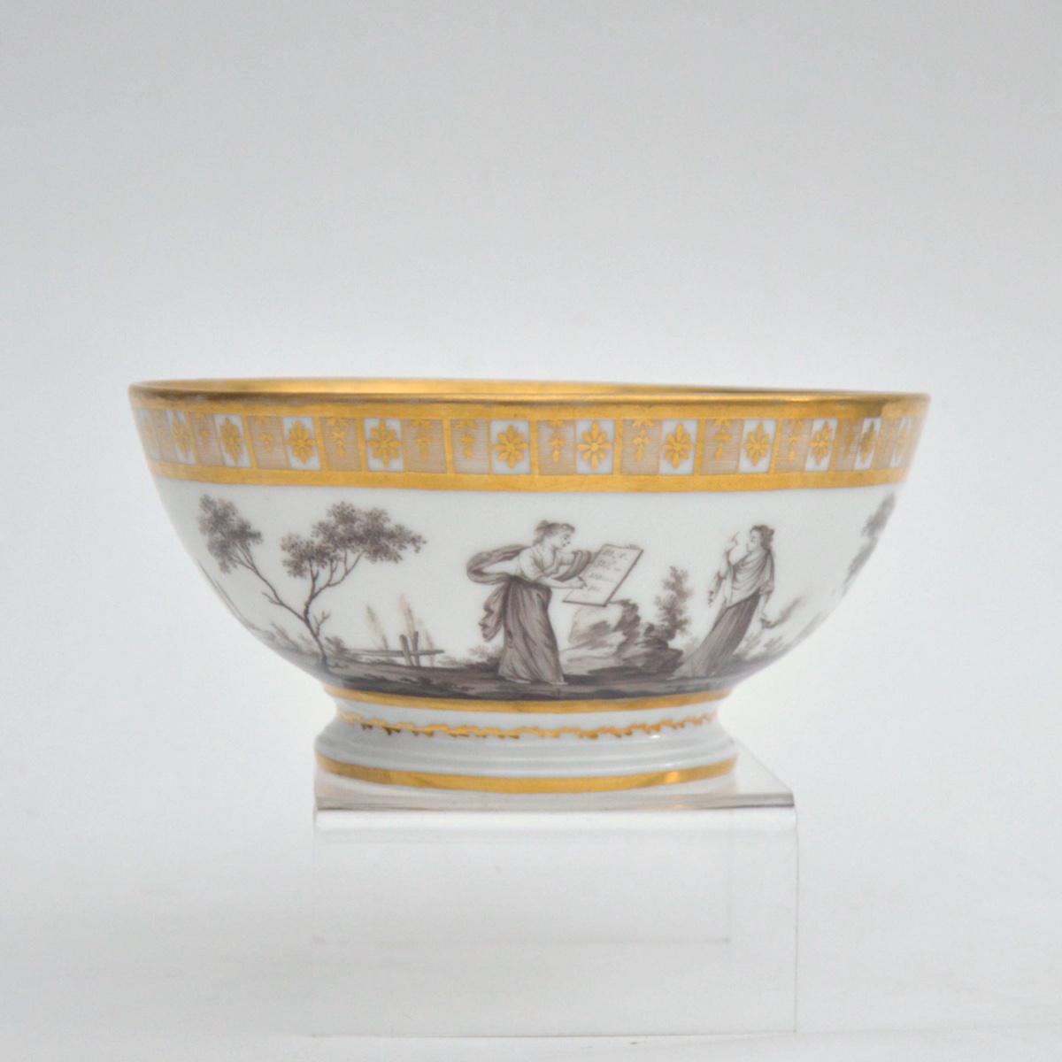 Coupe en porcelaine de Paris &agrave; d&eacute;cor en grisaille et rehauts d&rsquo;or vers 1820-1840-photo-2