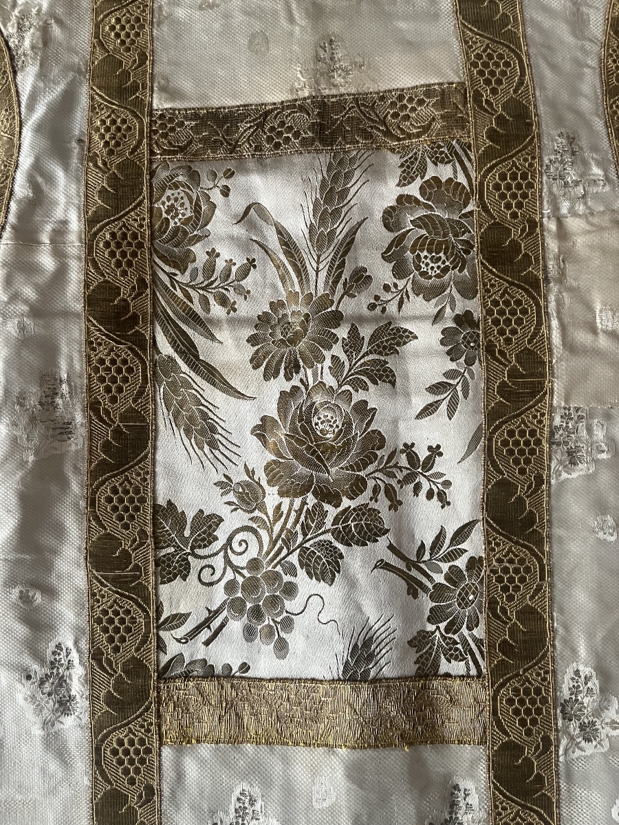 Antique Chasuble Made Of White Silk Lampas With A Rep-like Weave-photo-3