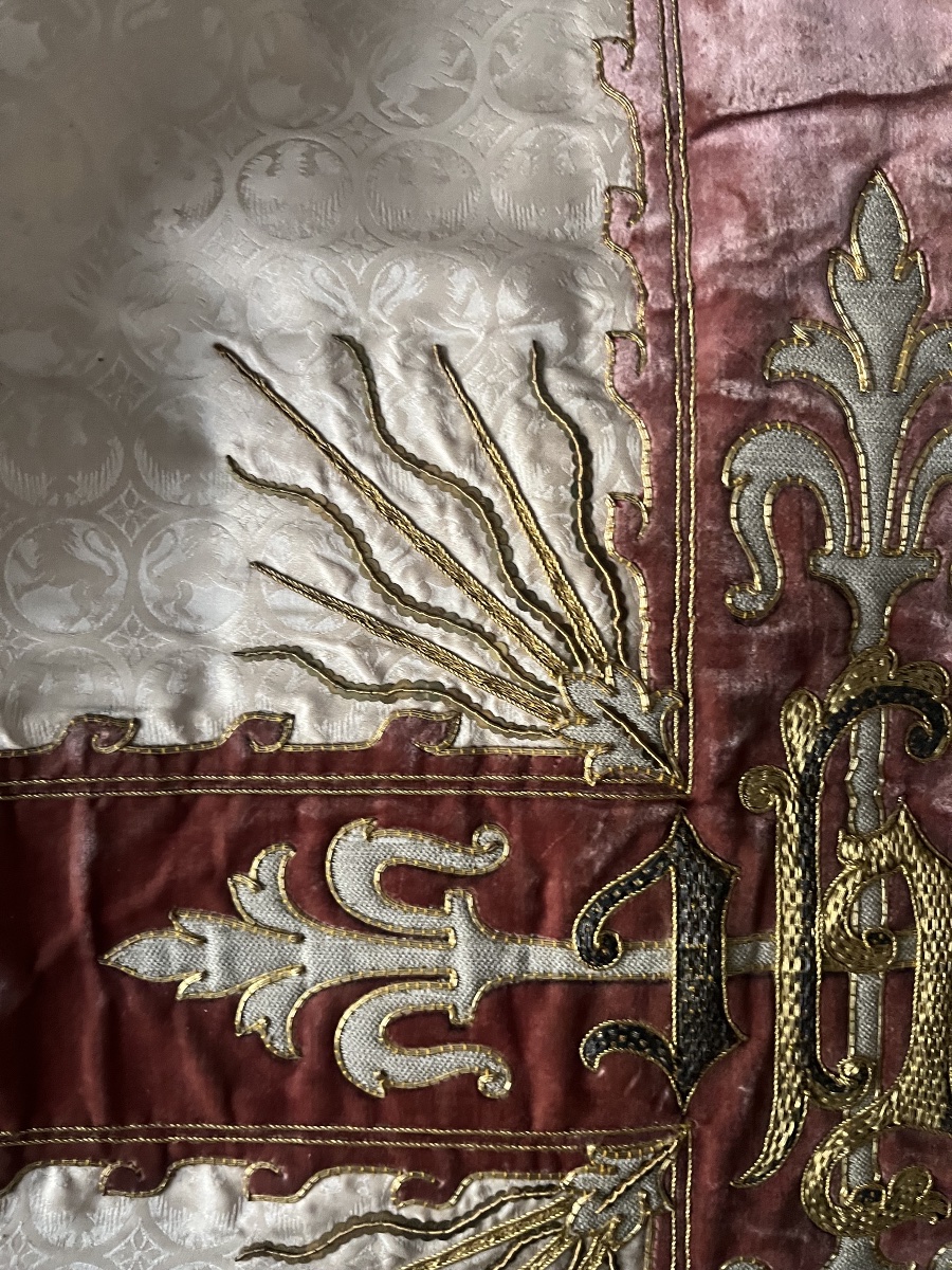 Chasuble Made Of White Silk Damask And Pink Silk Velvet, Embroidered By Roume De Joyet, Paris, 19th Arrondissement-photo-1