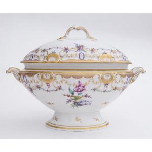 Terrine Soupière De Forme Oval En Porcelaine De Vienne à Décor Floral Circa 1808 