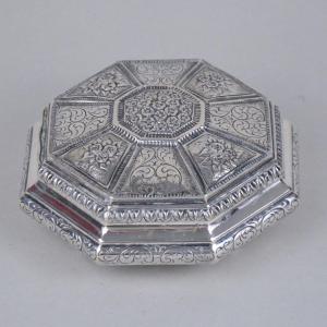 Octagonal Shape 800 Silver Box With Gilt Interior And incised Floral Decor