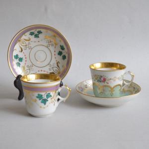 Paire de tasses à café avec soucoupes, porcelaine, dorure, fin du XIXe siècle