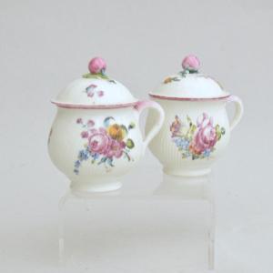 Paire de pots à crème en porcelaine de Mennecy, XVIIIe siècle