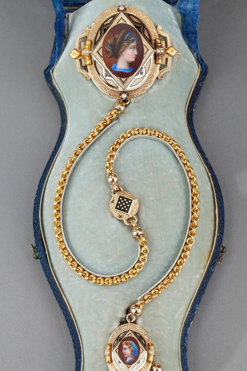 Mid-19th Century Gold Enamel Chatelaine With Frères Junod' Watch. Geneva. Circa 1850 -photo-2