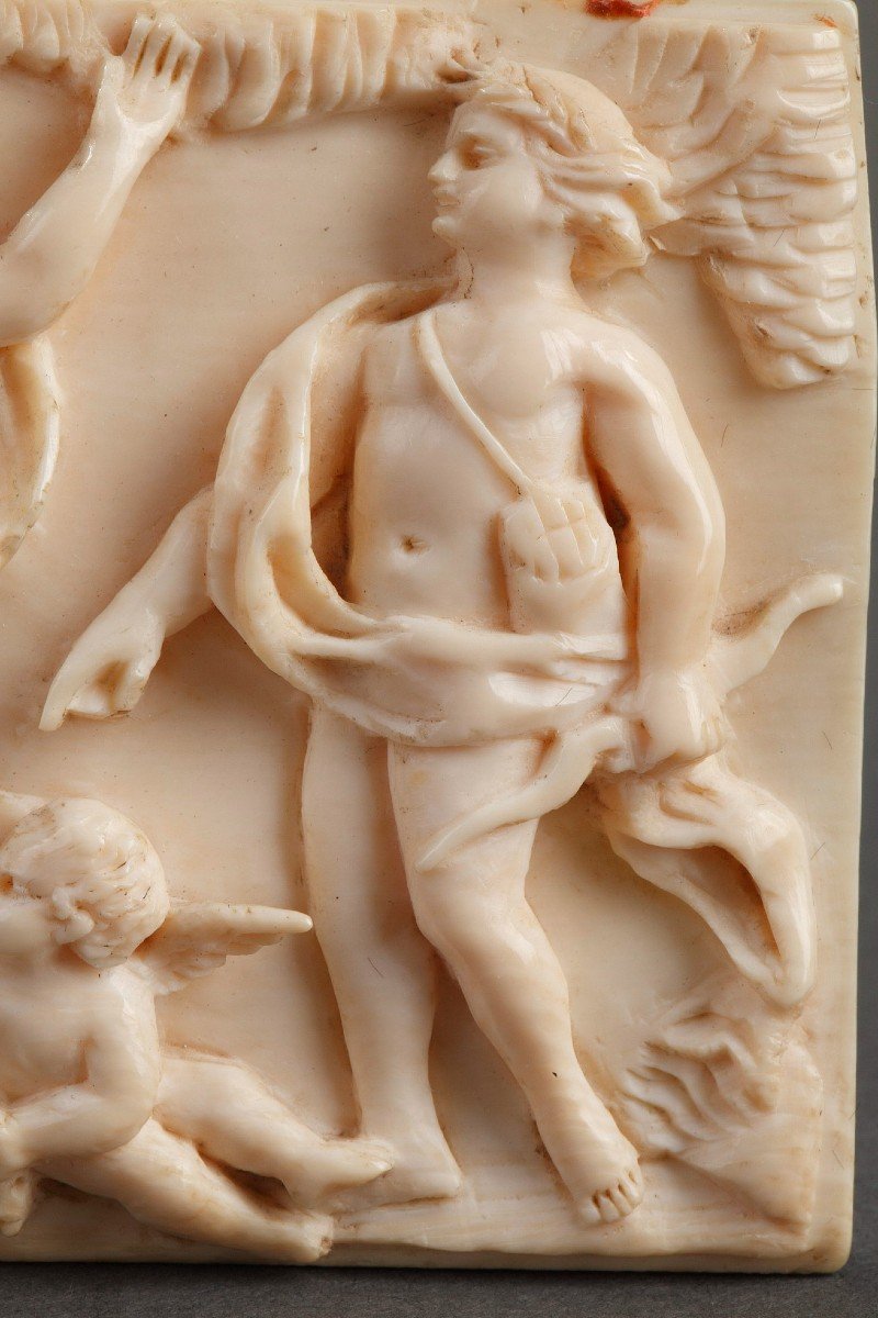 Plaque en ivoire  "les amours de Poséidon", travail de la fin XVIIIe siècle-photo-3