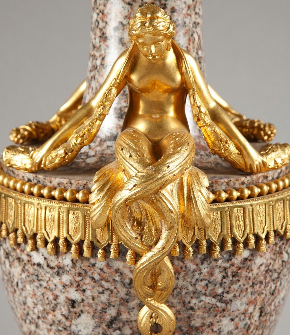 Paire De Vases En Granit De l'Oural Et Bronze Doré De Style Louis XVI-photo-3