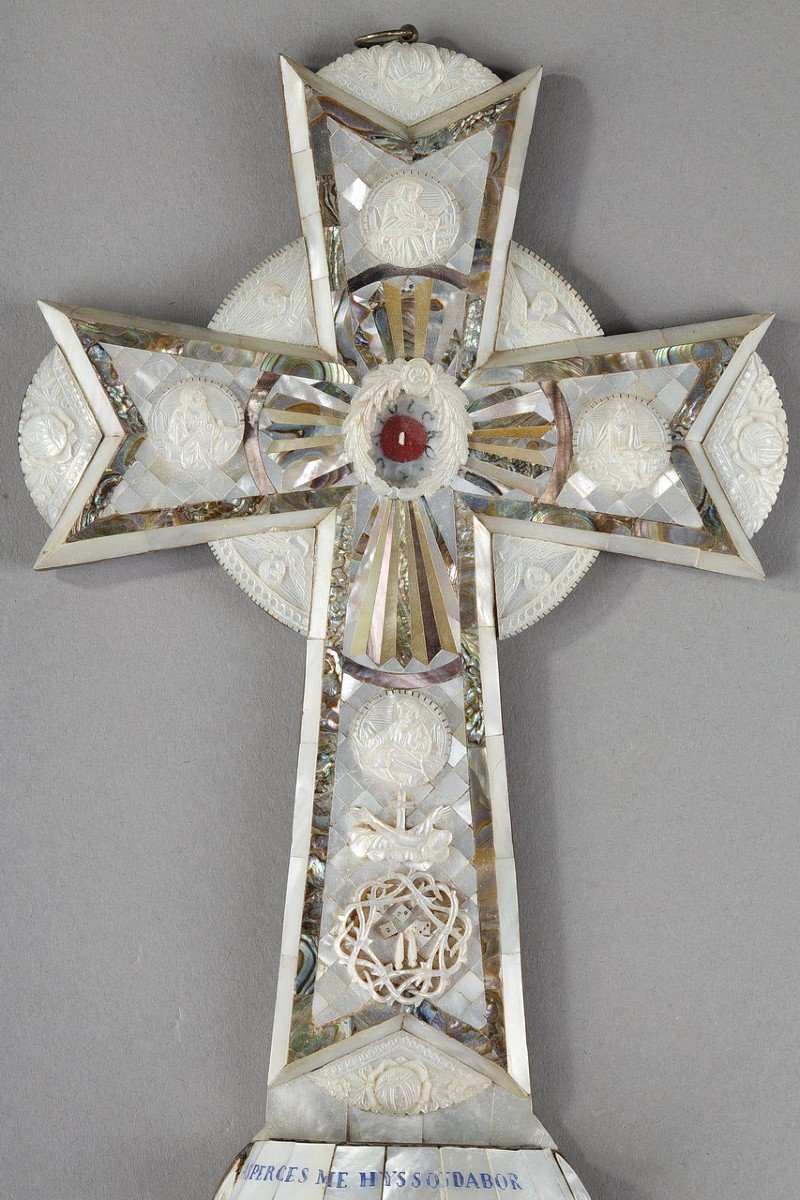 Crucifix Benitier Reliquary In Mother-of-pearl On Olive Wood-photo-2