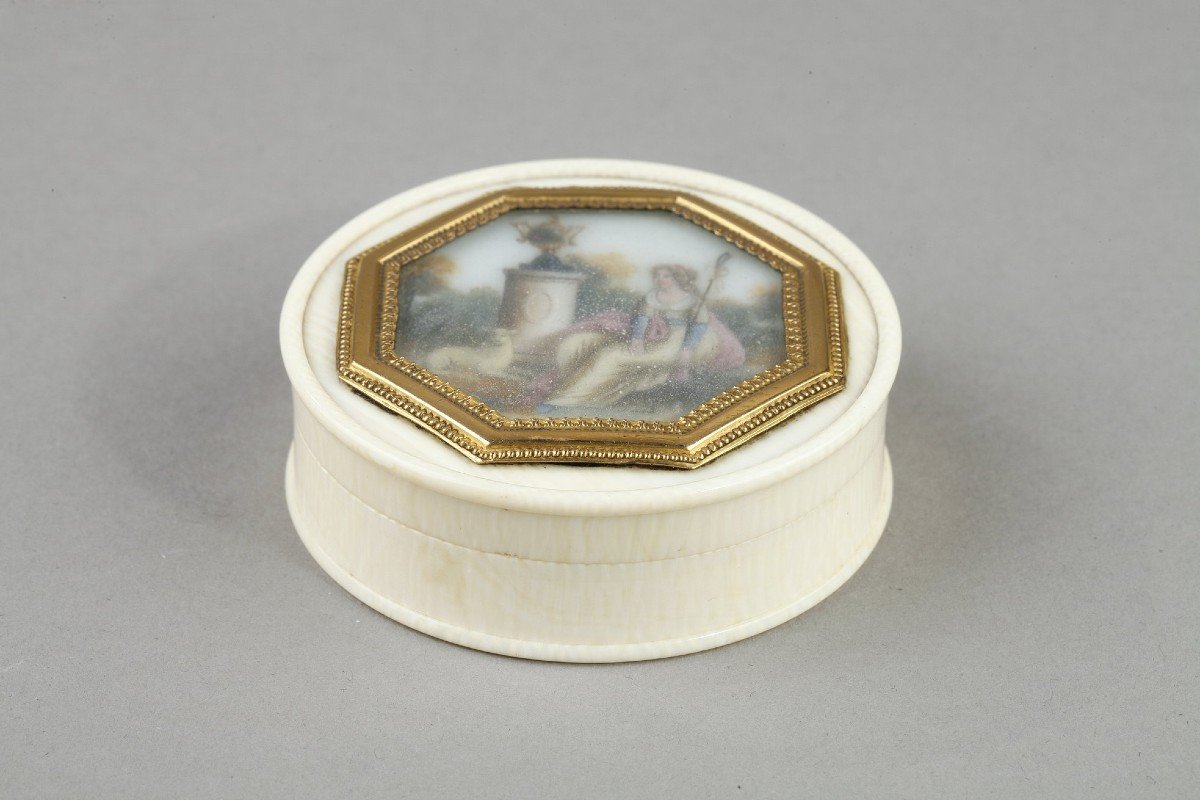 A Round Ivory Box And A Miniature Late 18th Century-photo-2