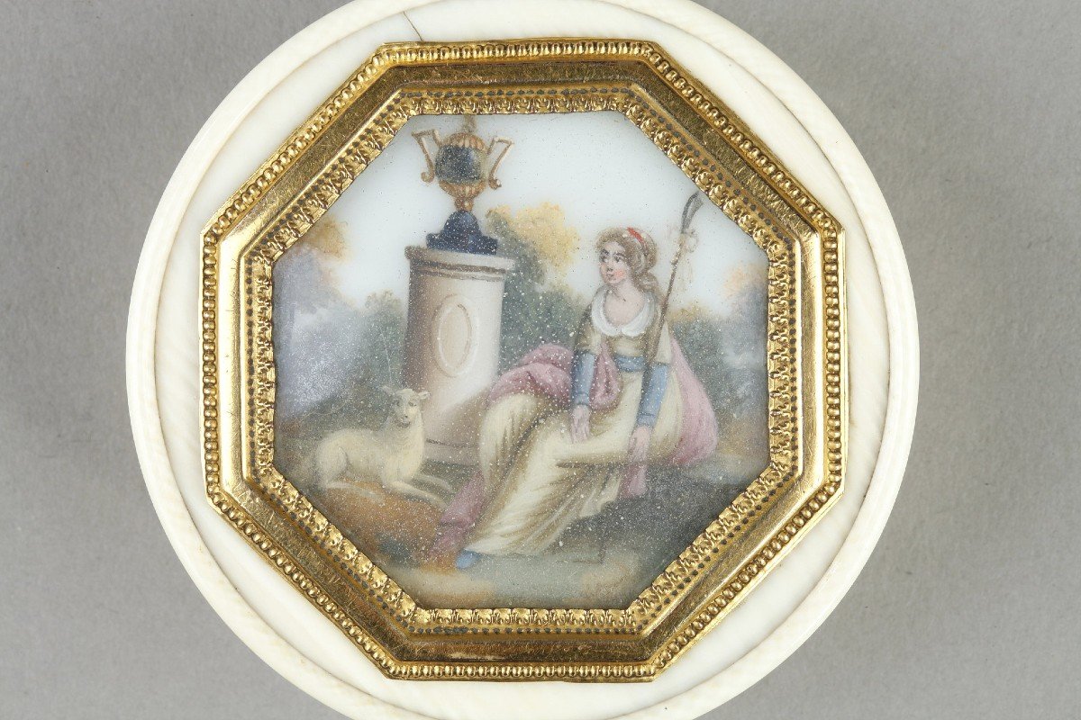 A Round Ivory Box And A Miniature Late 18th Century-photo-4