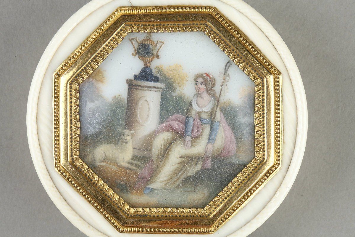 A Round Ivory Box And A Miniature Late 18th Century-photo-1