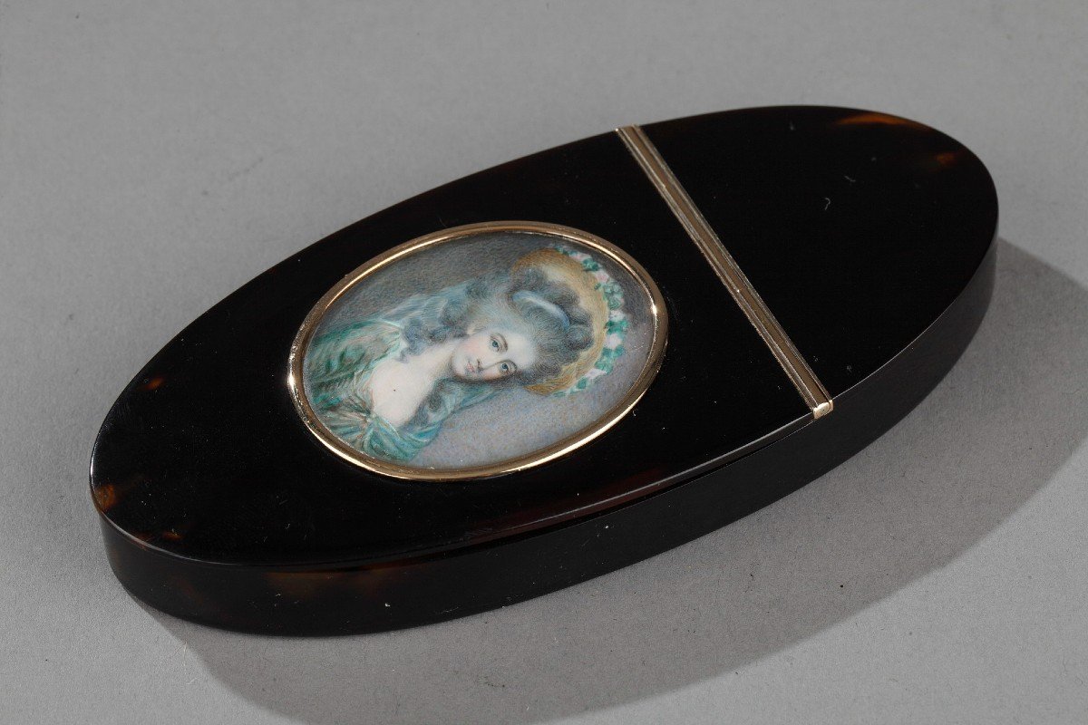 Tortoiseshell And Miniature Box On Ivory. 18th Century. 
