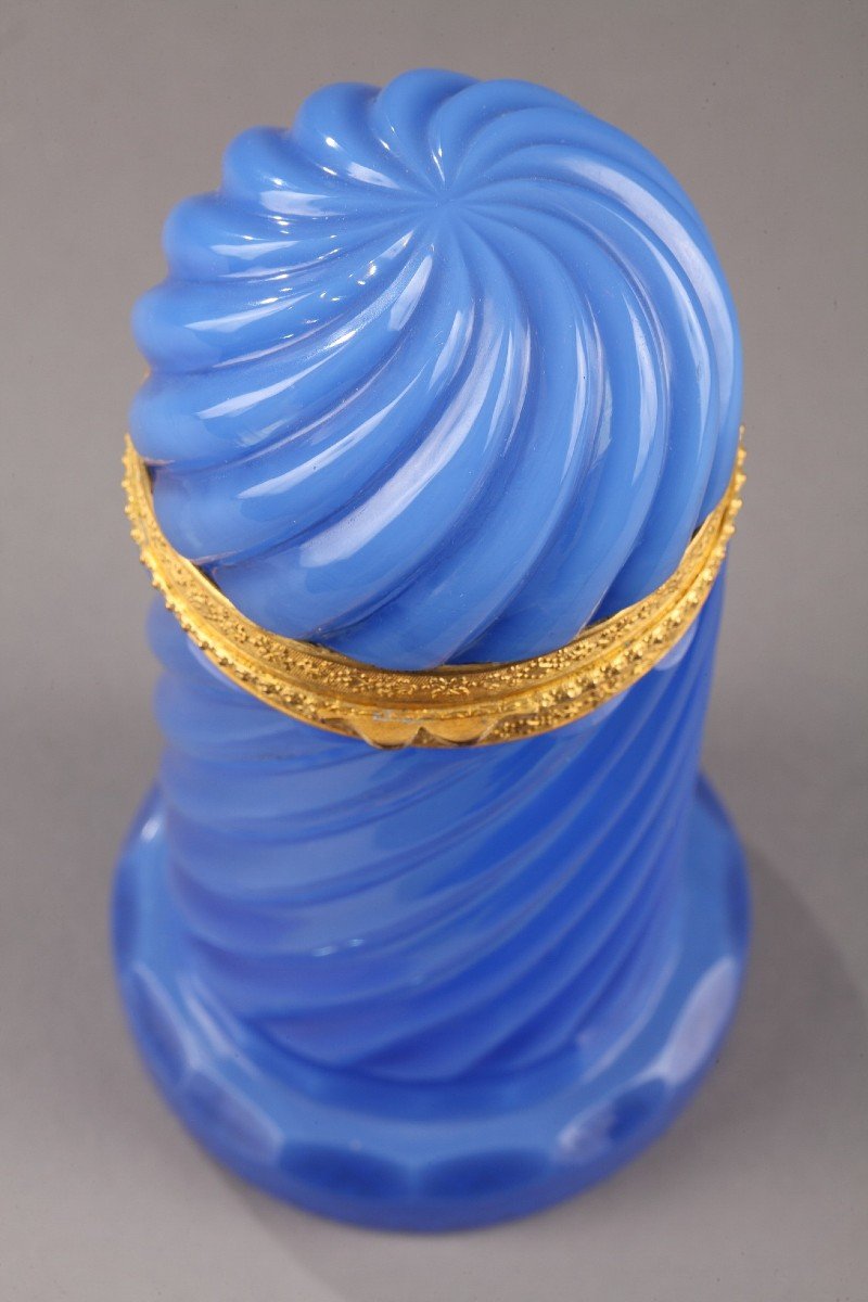 Blue Opaline Box, Charles X. -photo-2