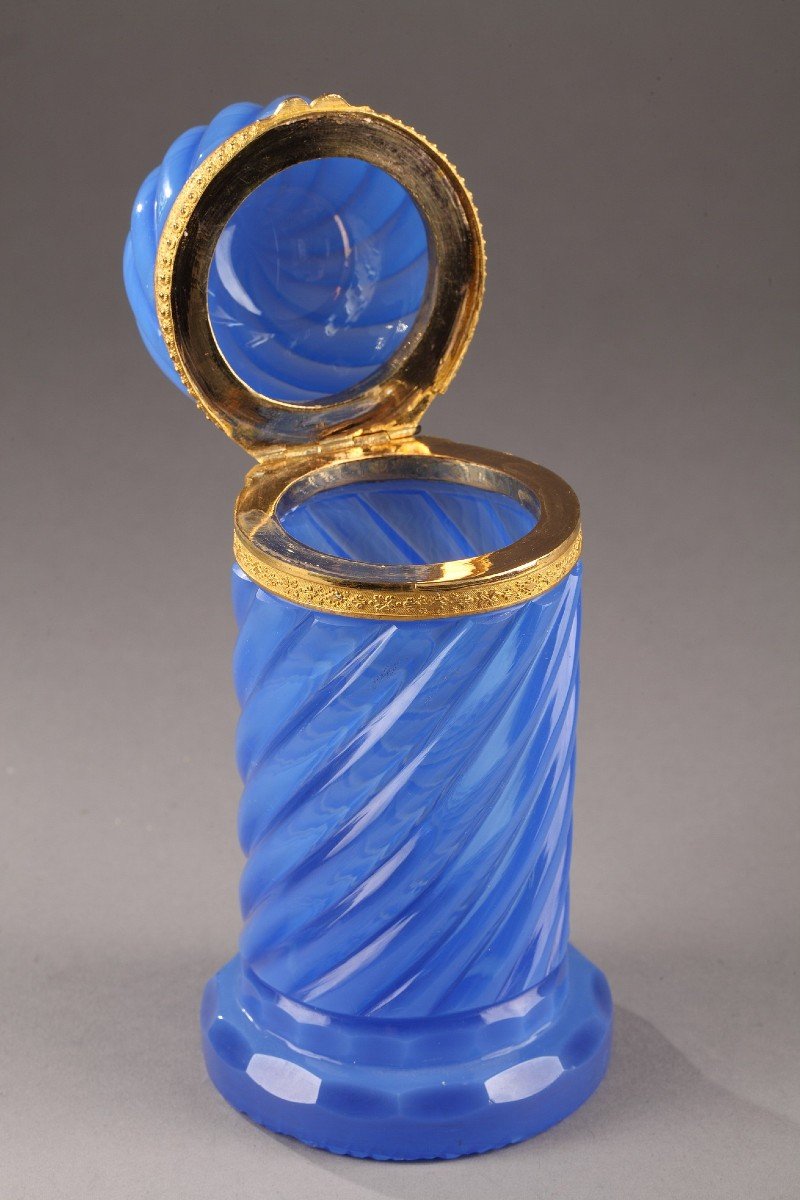 Blue Opaline Box, Charles X. -photo-3