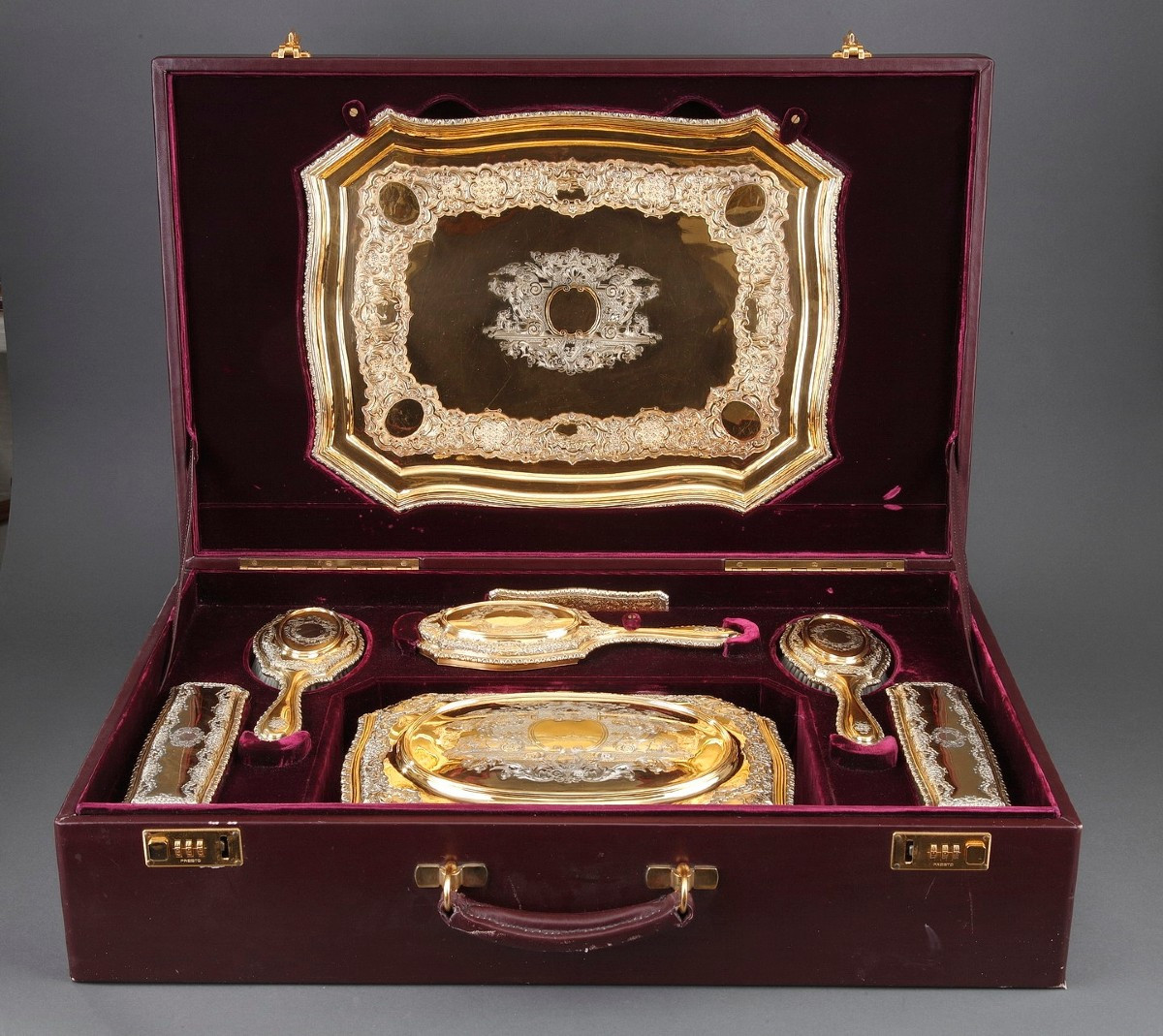 Nécessaire de toilette en vermeil par Lionel Alfred Crichton, Londres, 1917