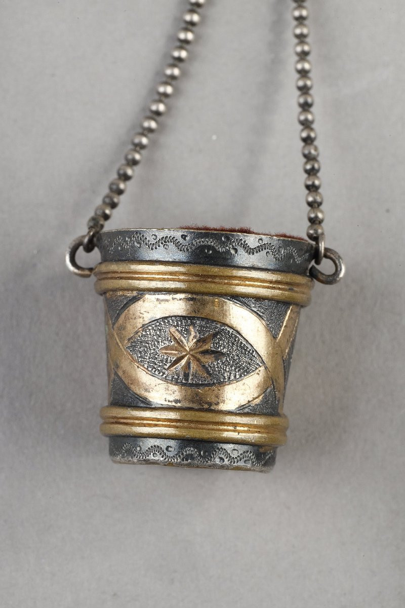 Une châtelaine de couturière " art populaire"-photo-3