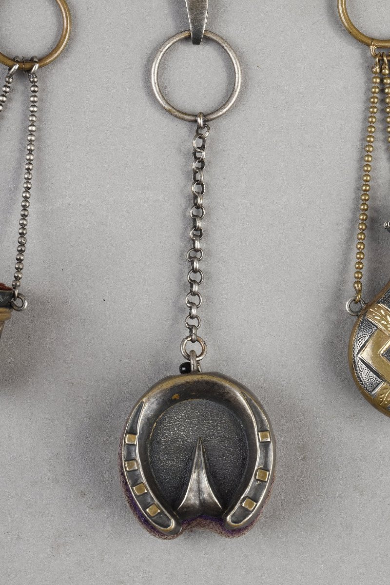 Une châtelaine de couturière " art populaire"-photo-8